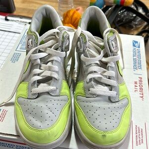 Preowned NIKE DUNK LOW Womens 8 Grey Citron Silver Green Metallic Shoe Sneaker